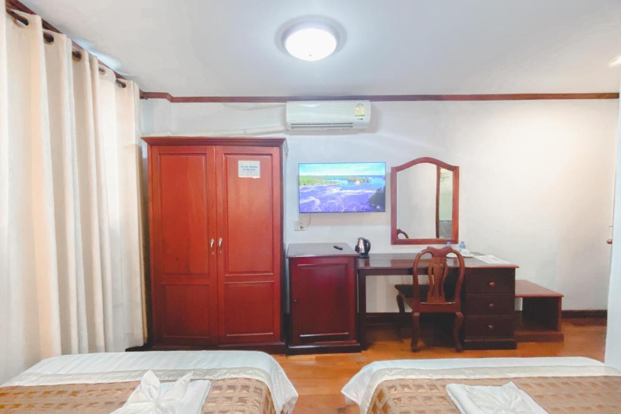 Khampiane Hotel Ban Nongdouang Екстериор снимка