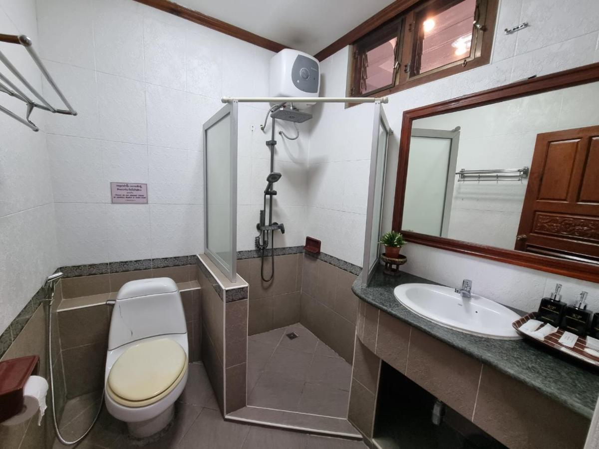 Khampiane Hotel Ban Nongdouang Екстериор снимка