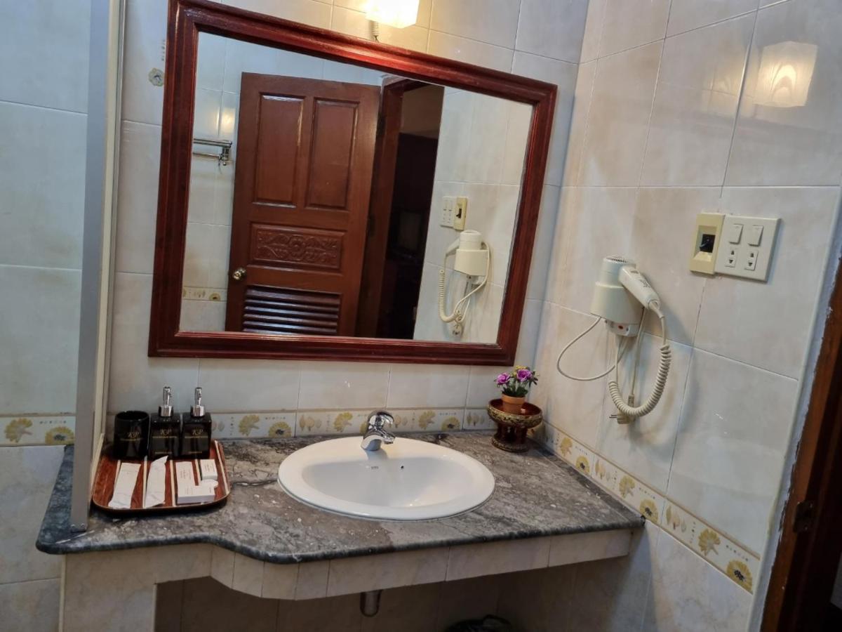 Khampiane Hotel Ban Nongdouang Екстериор снимка